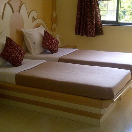 Om Sai Palace Hotell Pune Exteriör bild