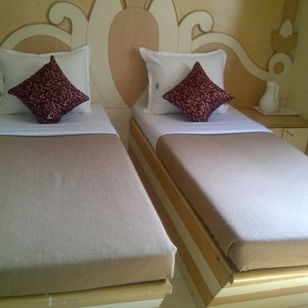 Om Sai Palace Hotell Pune Exteriör bild