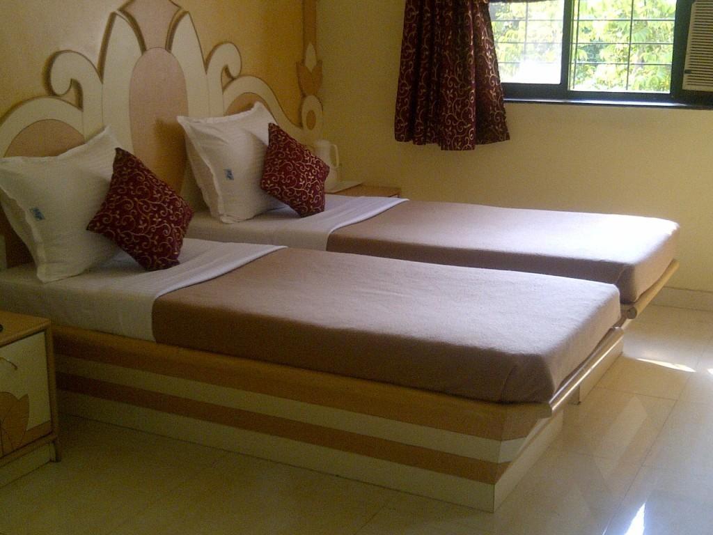 Om Sai Palace Hotell Pune Exteriör bild