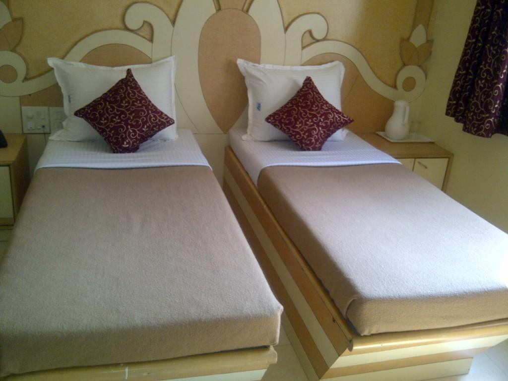 Om Sai Palace Hotell Pune Exteriör bild